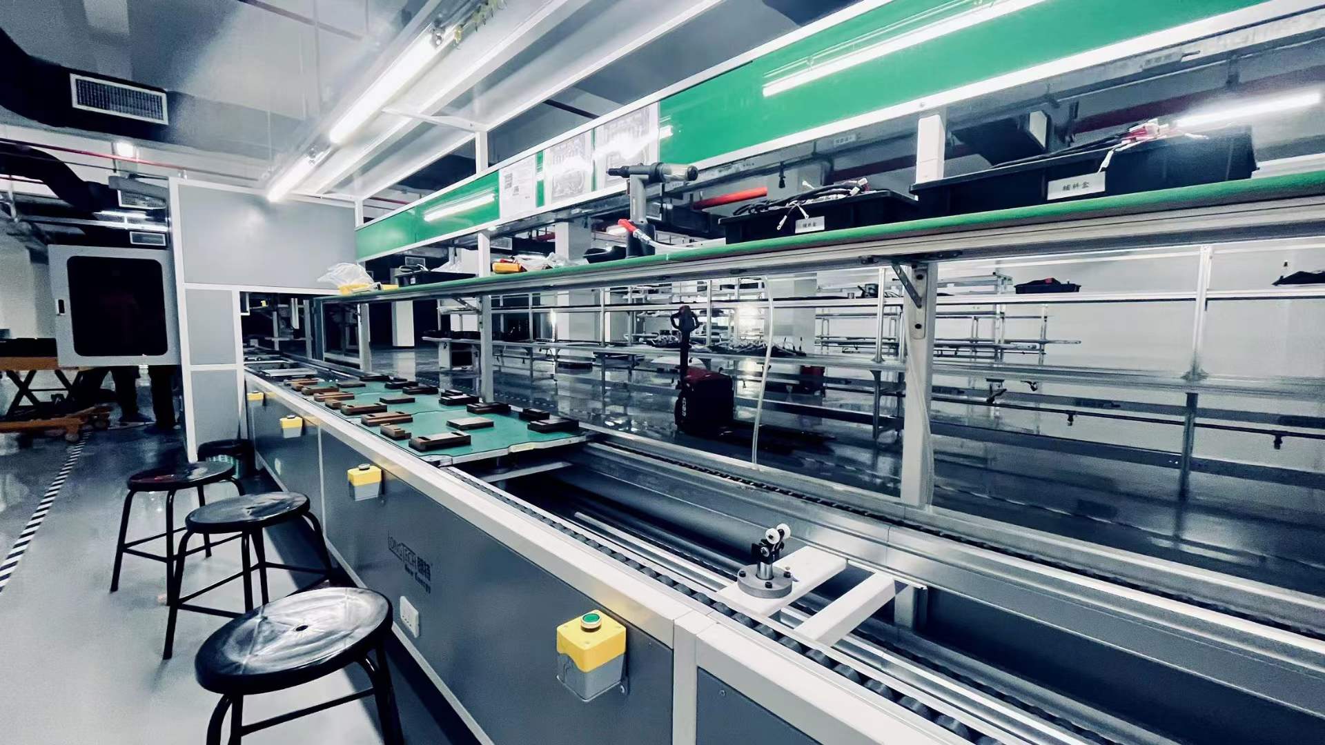 Automated assembly lines store power for power battery welding