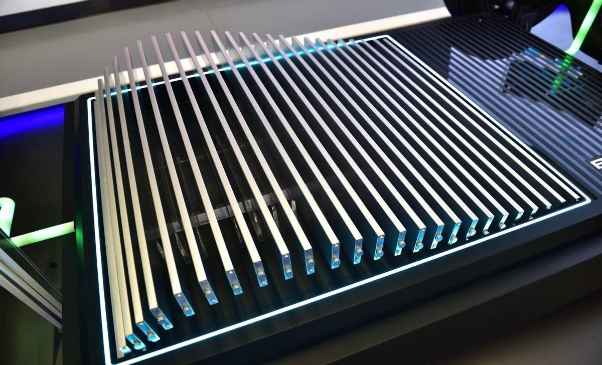 比亚迪刀片电池是磷酸铁锂还是锂电池？